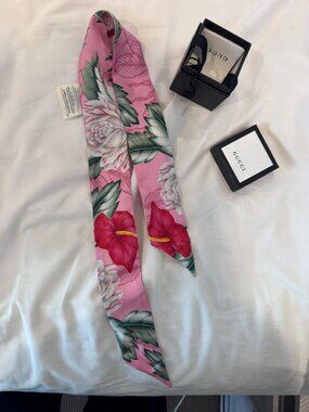 Gucci Silk Neck Bow Pink Hawaiian Floral Twilly